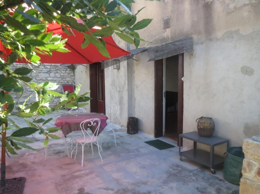 La Maison Du Prieure Vezenobres Exteriör bild